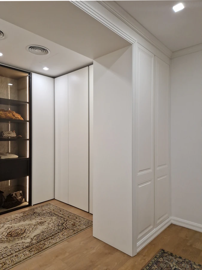 Cabina armadio con anta classica laccata bianco