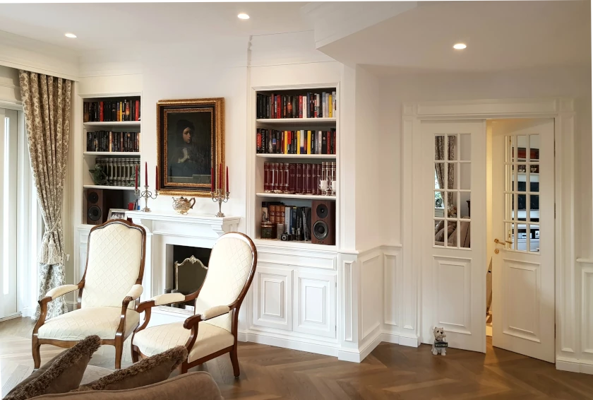 appartamento con boiserie in zona EUR a Roma