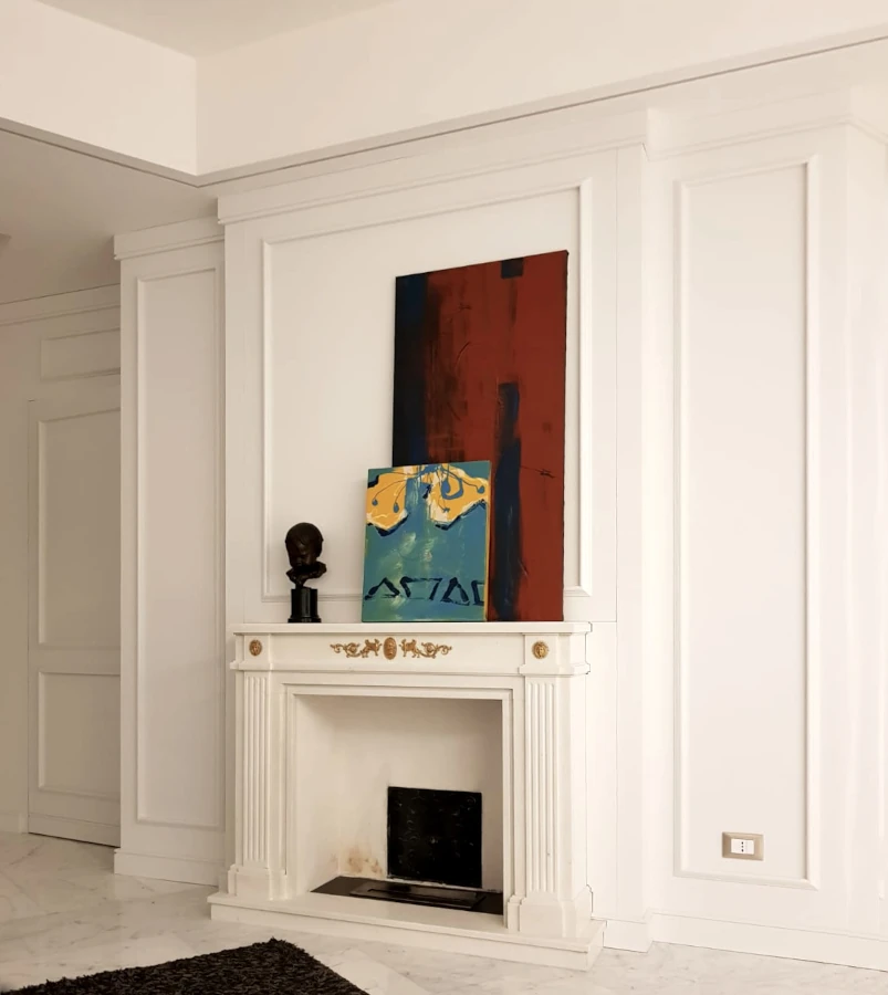 appartamento in centro a Roma boiserie con camino